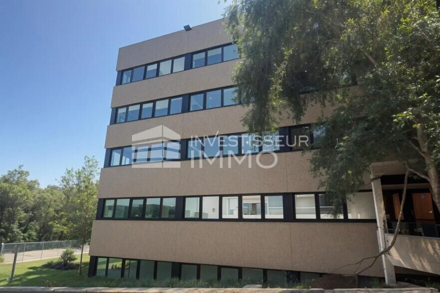 Office in Antony to rent - Building Photo - Image 1 of 4