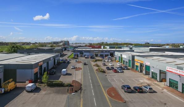 Topham Dr, Liverpool to rent - Building Photo - Image 3 of 3