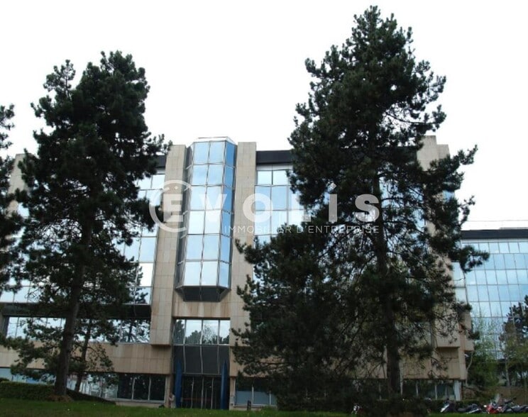 Office in Vélizy-Villacoublay to rent - Building Photo - Image 2 of 4