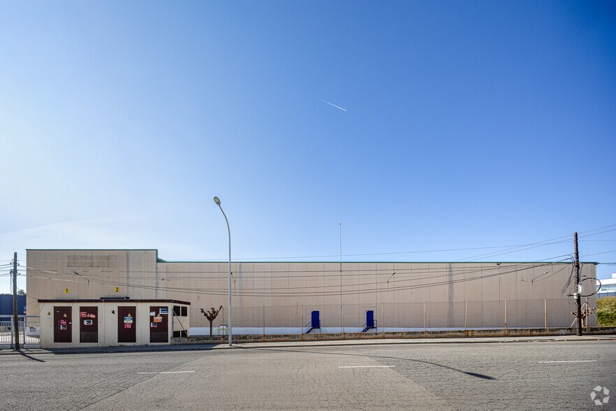 Industrial in Castellbisbal, Barcelona to rent - Building Photo - Image 2 of 9