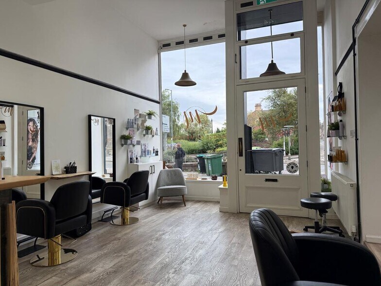 42-44 Vicar St, Falkirk to rent - Building Photo - Image 2 of 5