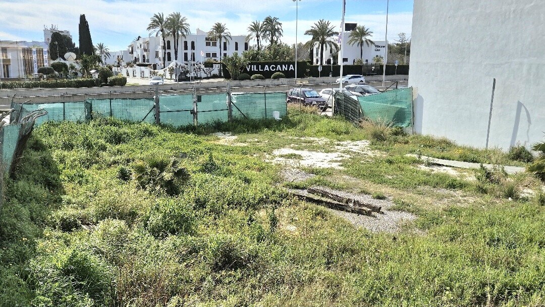 Land in Estepona for sale Building Photo- Image 1 of 22