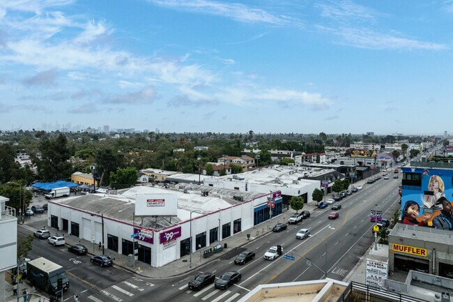More details for 852 N La Brea Ave, Los Angeles, CA - Retail to Rent