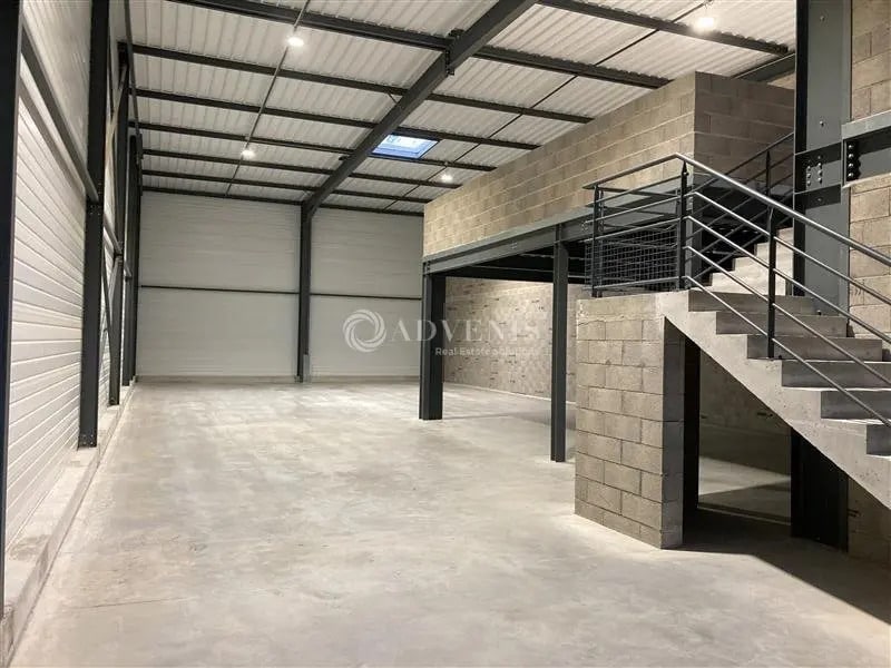Vente Entrepôt 389 m² - Photo 1