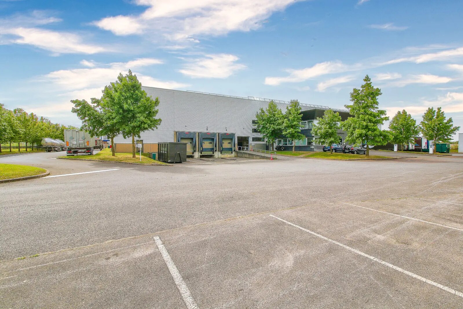 Industrial in Saint-Michel-sur-Orge to rent Building Photo- Image 1 of 6