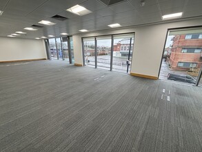 10-14 Bath Rd, Slough to rent Interior Photo- Image 1 of 3