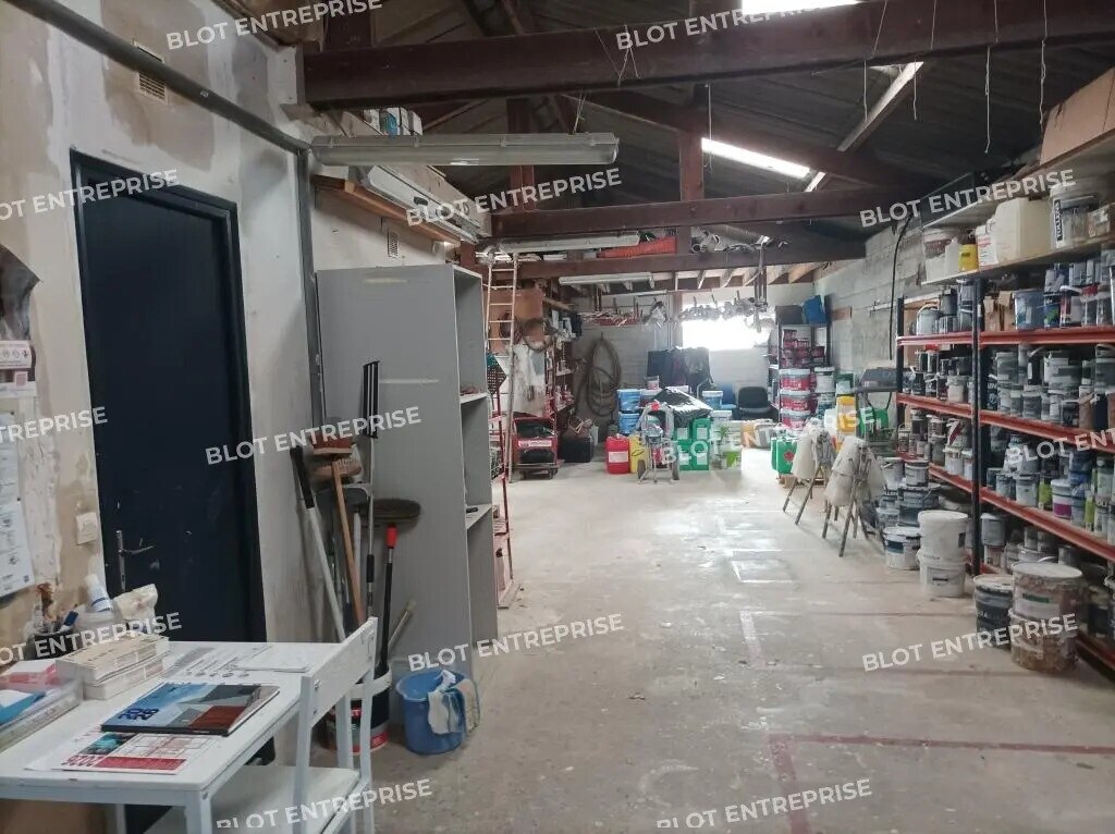 Location Entrepôt 252 m² - Photo 1