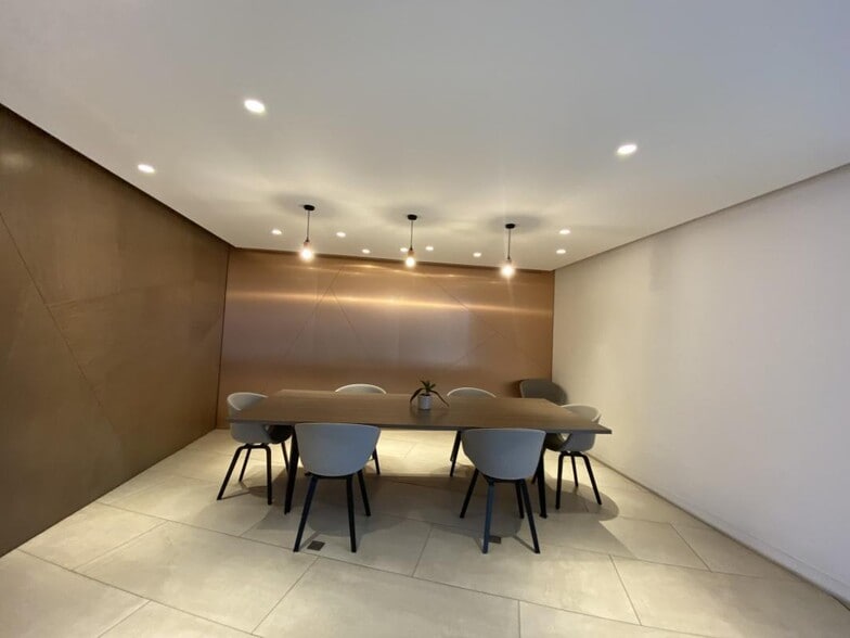 155-159 Rue Anatole France, Levallois-Perret to rent - Building Photo - Image 3 of 6
