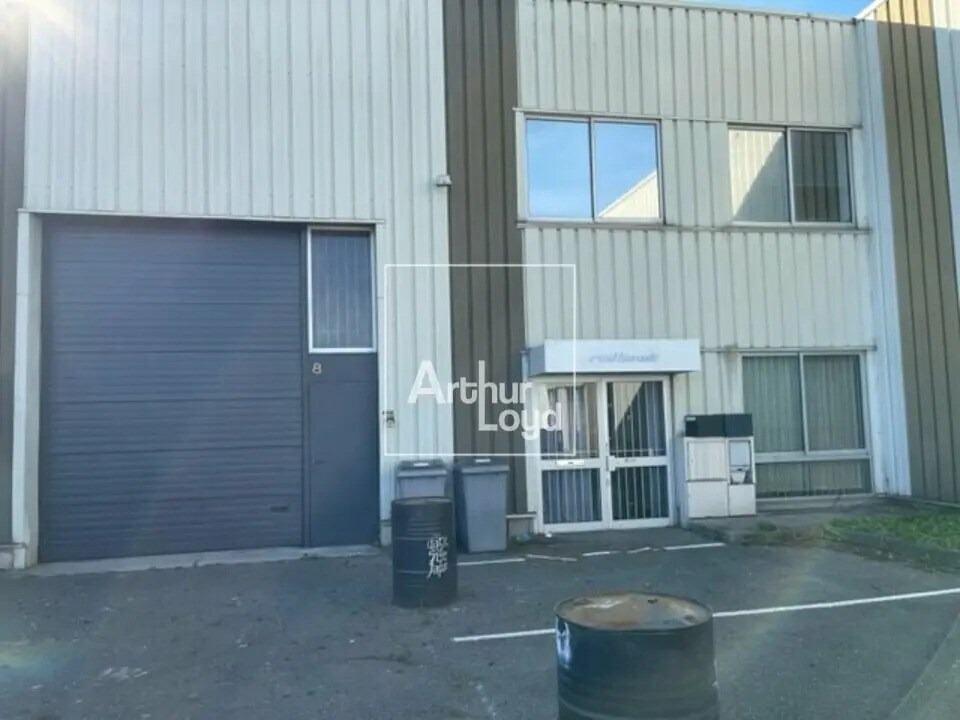 Retail in Montgeron for sale Building Photo- Image 1 of 6