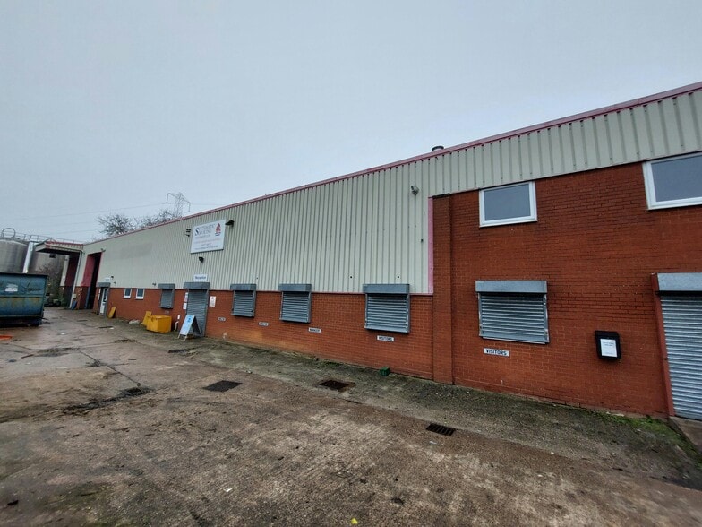 39-40 Lichfield Road Industrial Estate, Tamworth for sale - Building Photo - Image 3 of 12