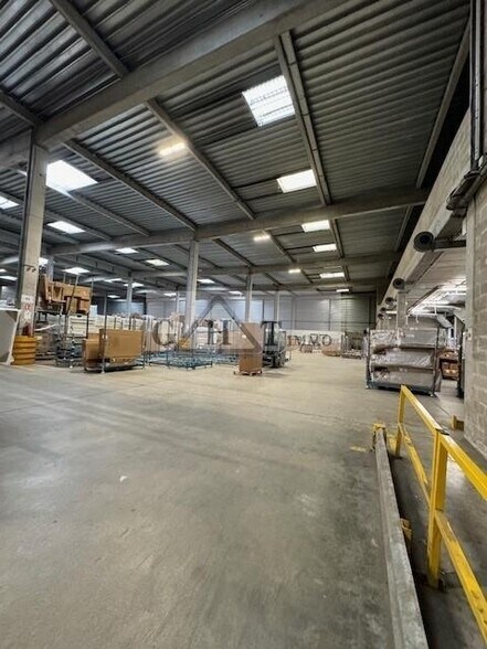 Industrial in Combs-la-Ville to rent - Building Photo - Image 3 of 3
