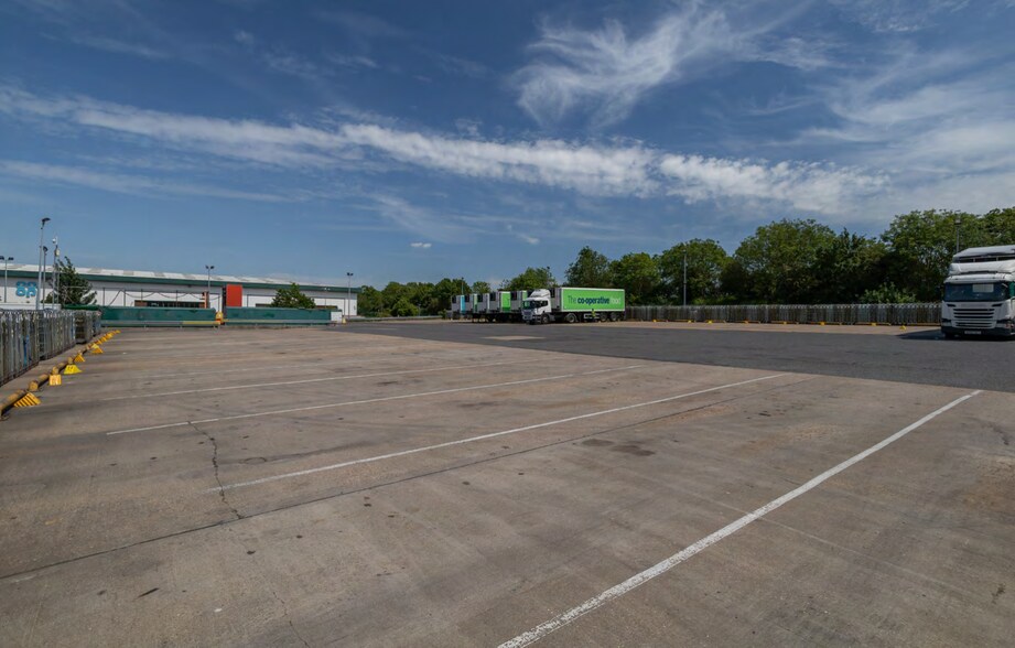 Cardinal Way, Godmanchester to rent - Primary Photo - Image 2 of 3