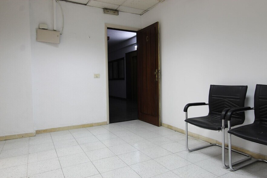 Rafael, 10, Las Palmas de Gran Canaria, Las Palmas to rent - Building Photo - Image 2 of 12