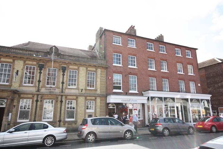 40-42 High St, Lymington for sale Primary Photo- Image 1 of 1