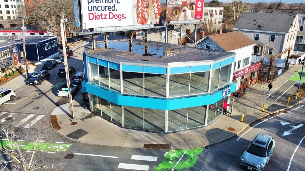 Sozio Portfolio portfolio of 2 properties for sale on LoopNet.co.uk - Primary Photo - Image 1 of 26