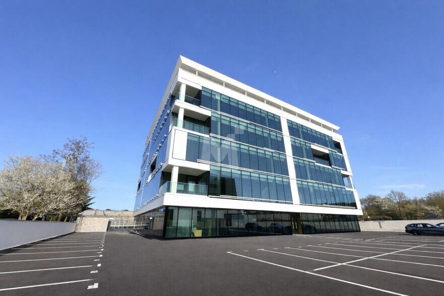 Office in Évry-Courcouronnes to rent - Building Photo - Image 1 of 17