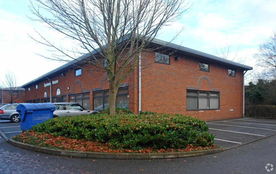 6 Burnt Meadow Rd, Redditch for rent - Building Photo - Image 2 of 3