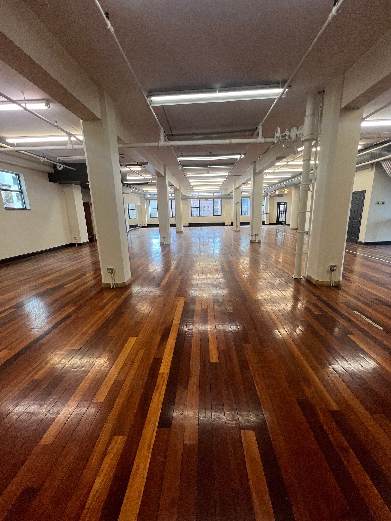 404-412 S Wells St, Chicago, IL to rent Interior Photo- Image 1 of 5