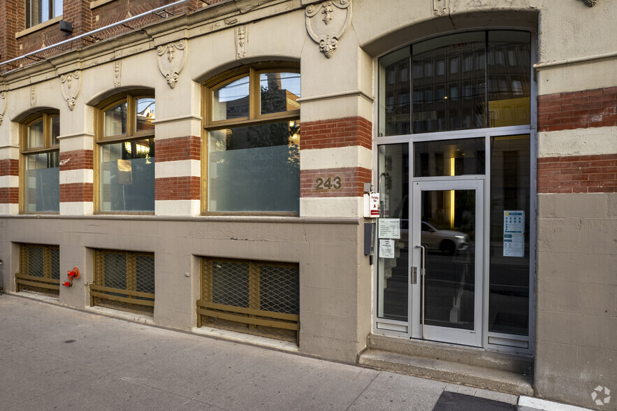 243 College St, Toronto, ON for rent - Building Photo - Image 3 of 4