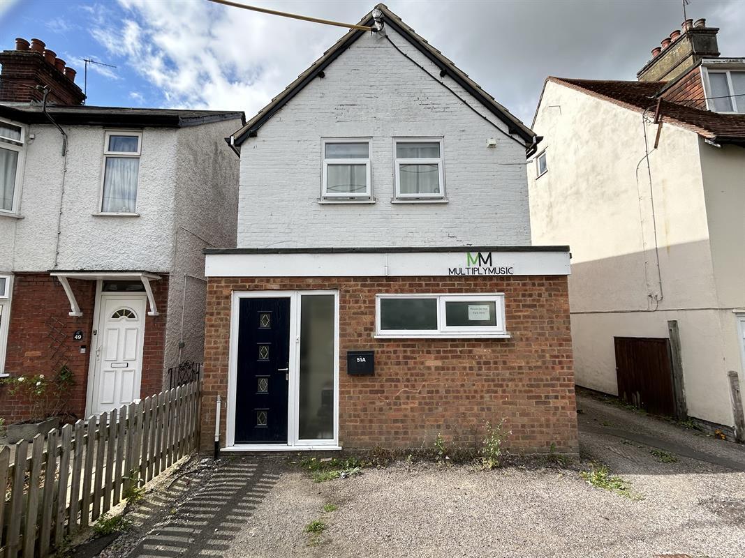 51 Poppy Rd, Princes Risborough for sale Primary Photo- Image 1 of 1