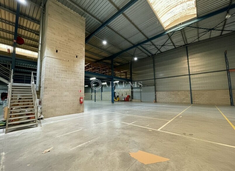 Industrial in Saint Soupplets for sale - Interior Photo - Image 2 of 8