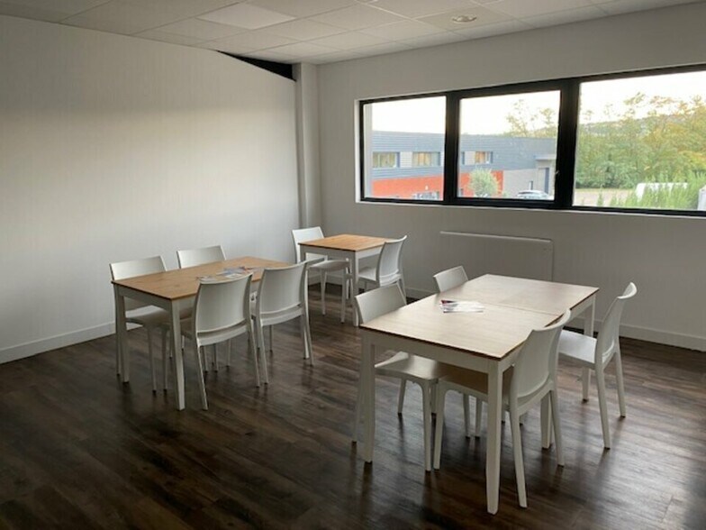 Office in Lissieu to rent - Interior Photo - Image 2 of 6
