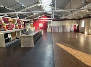 418 Bradford Rd, Batley to rent Interior Photo- Image 2 of 2