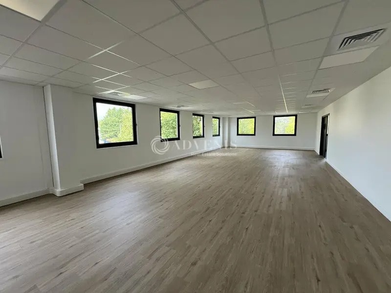 Office in Lisses to rent Interior Photo- Image 1 of 6