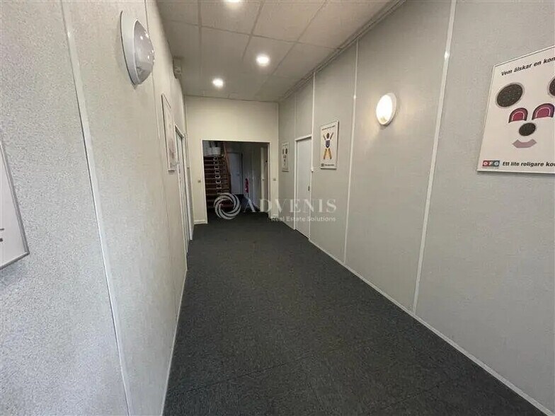 Office in Tremblay-en-France to rent - Interior Photo - Image 2 of 8