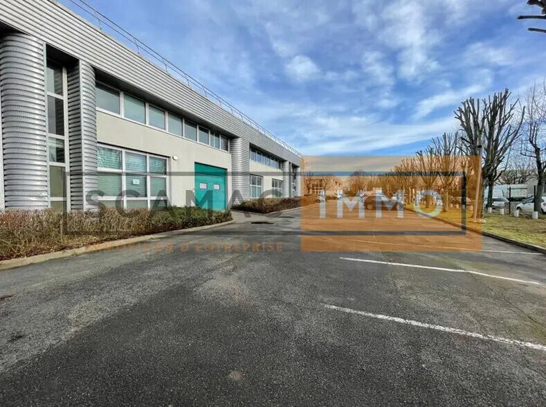 Light Industrial in Tremblay-en-France to rent - Building Photo - Image 2 of 2