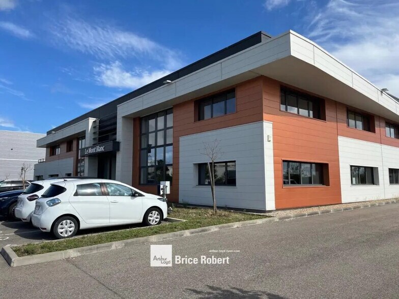 1609 Avenue Henri Schneider, Jonage to rent - Building Photo - Image 3 of 4