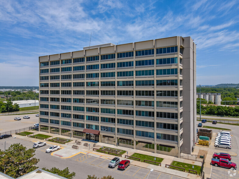 400 State Ave, Kansas City, KS for rent - Building Photo - Image 2 of 3