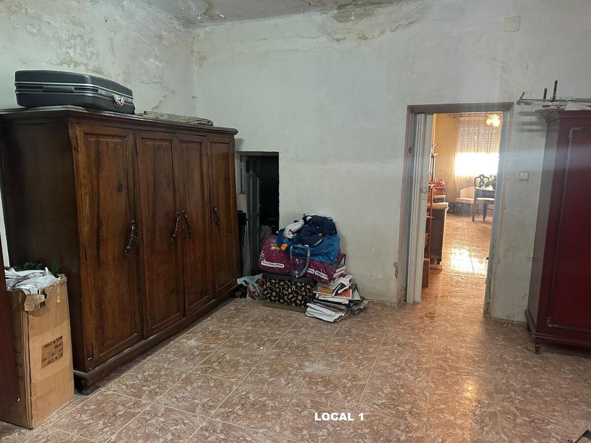 Madrid, MAD 28047 - Unit Puerta 01 + 02, Esc. -  - Interior Photo - Image 1 of 6