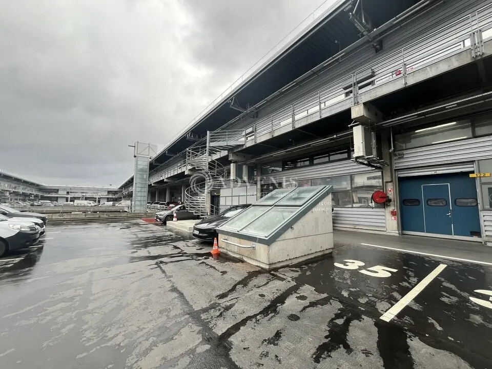 Light Industrial in Pantin to rent Building Photo- Image 1 of 9
