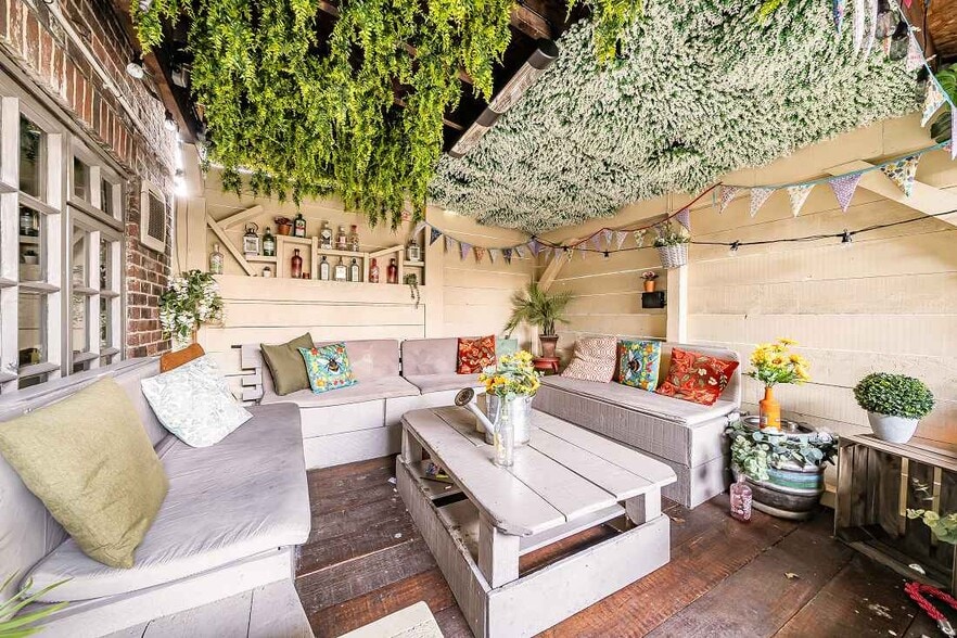 12-14 Westgate, Chichester to rent - Interior Photo - Image 3 of 4