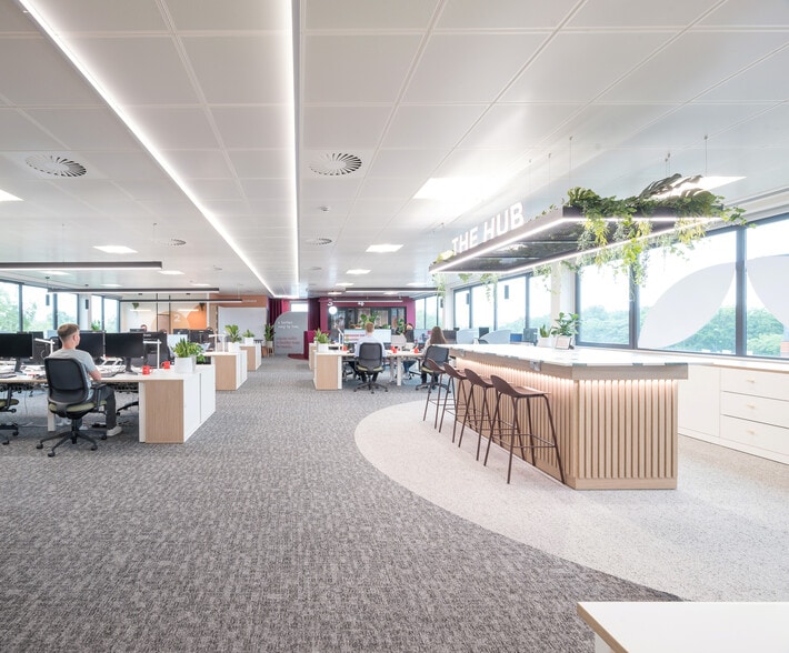 Gatwick Rd, Crawley to rent - Interior Photo - Image 3 of 10