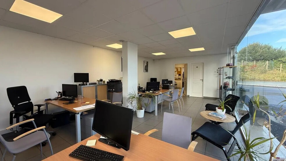 Retail in Fontenay-le-Fleury for sale - Interior Photo - Image 3 of 7