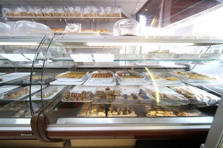 739 Green Lanes, London to rent - Building Photo - Image 3 of 19