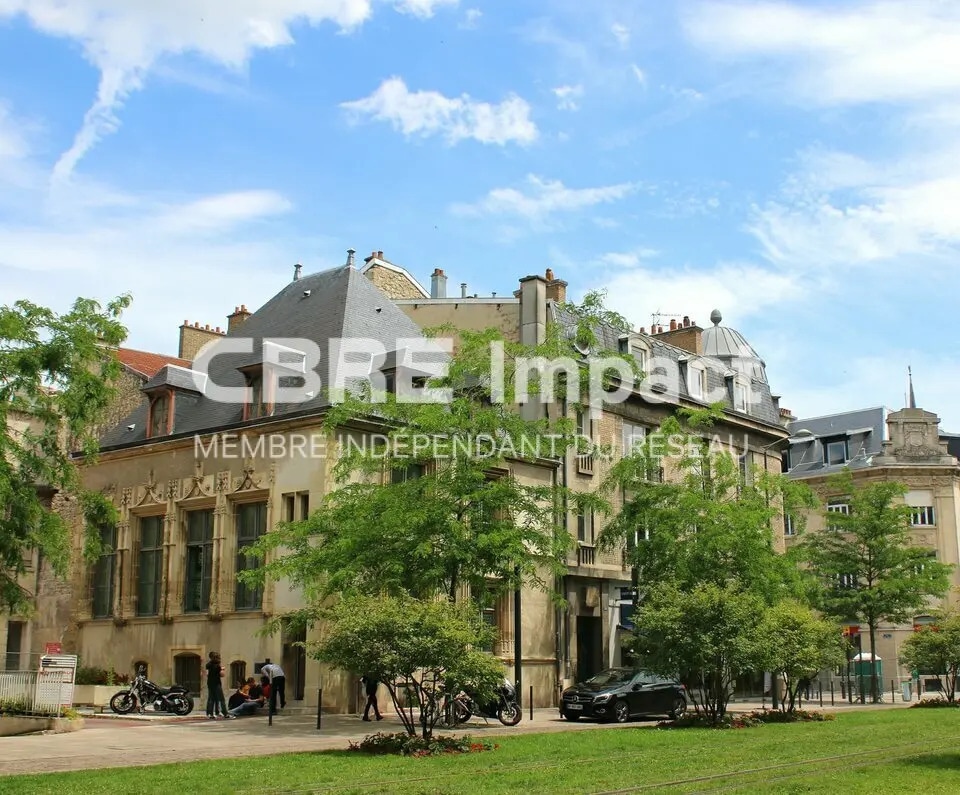 Location Bureaux 221 m² - Photo 1