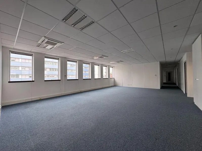 Office in Montreuil for sale Interior Photo- Image 1 of 8