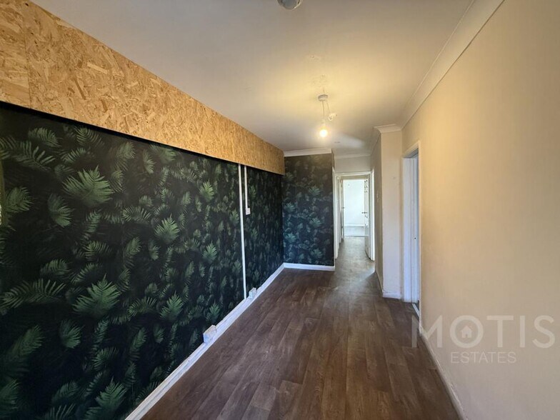 32 Bouverie Sq, Folkestone to rent - Building Photo - Image 3 of 10