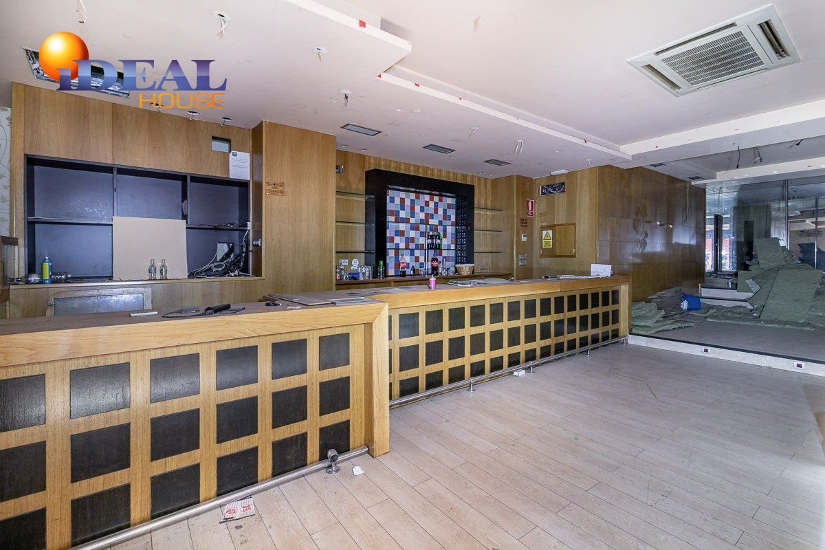 Retail in Granada, Granada for sale Interior Photo- Image 1 of 15