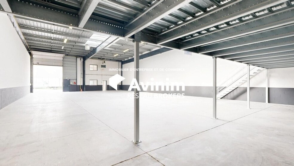 Industrial in Bezons to rent - Interior Photo - Image 2 of 5