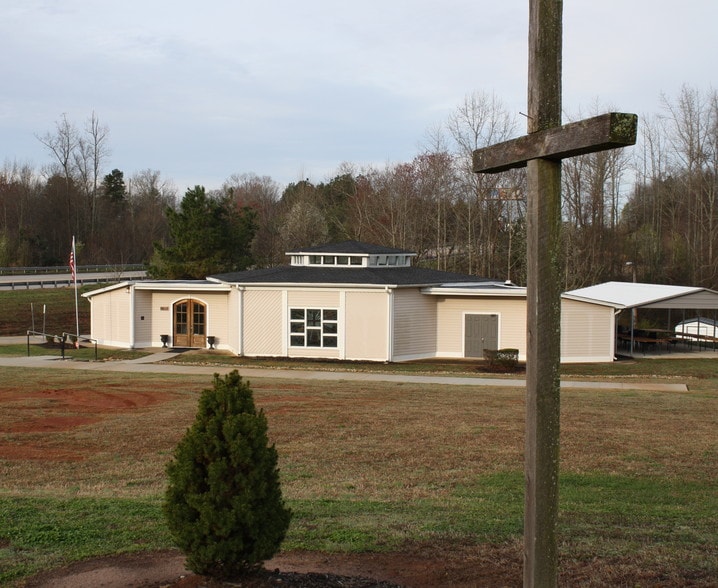 1846 Old Hwy 14, Greer 29651 UK