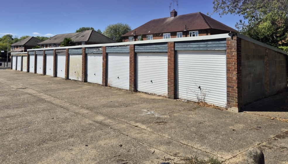 Broadwater Gdns, Uxbridge for sale - Primary Photo - Image 1 of 2