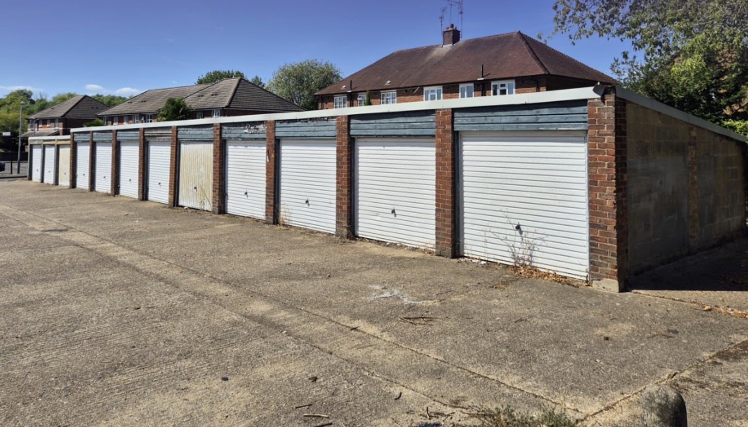 Broadwater Gdns, Uxbridge for sale Primary Photo- Image 1 of 3