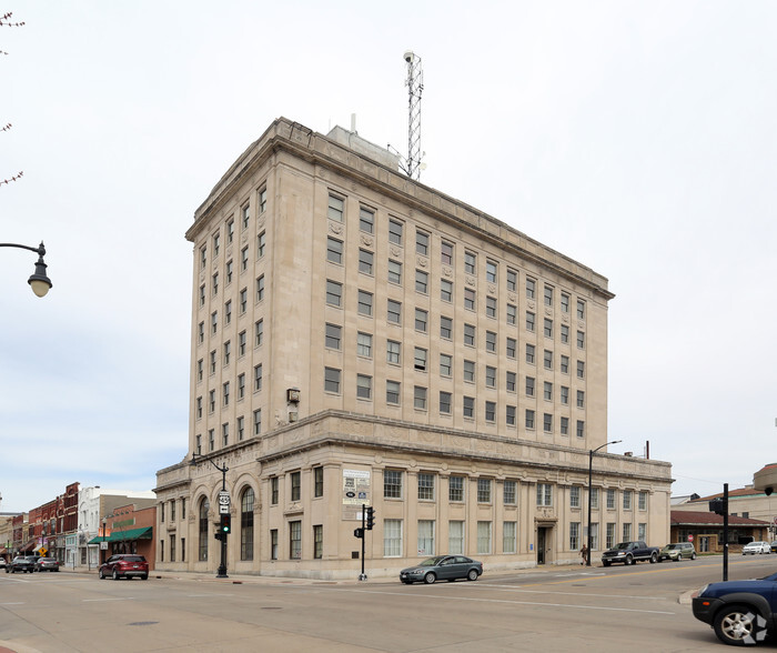 404 N Main St, Oshkosh, WI for sale - Primary Photo - Image 1 of 1