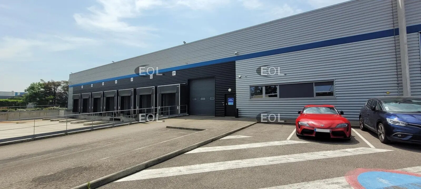 Industrial in Corbas to rent Building Photo- Image 1 of 10