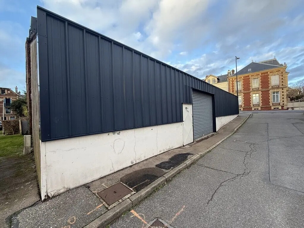 Location Local d'activités 320 m² - Photo 1