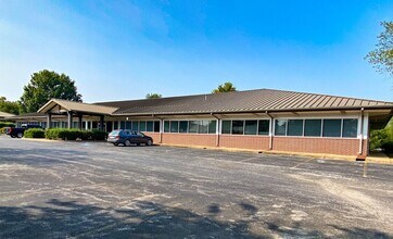 1005 Beau Terre Dr, Bentonville, AR to rent Interior Photo- Image 1 of 12